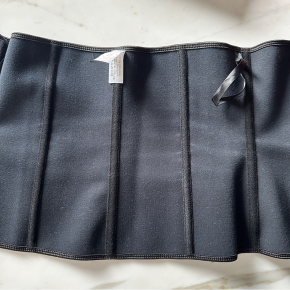 Waist trainer corset / Tummy compression wear - Picture 6 of 14